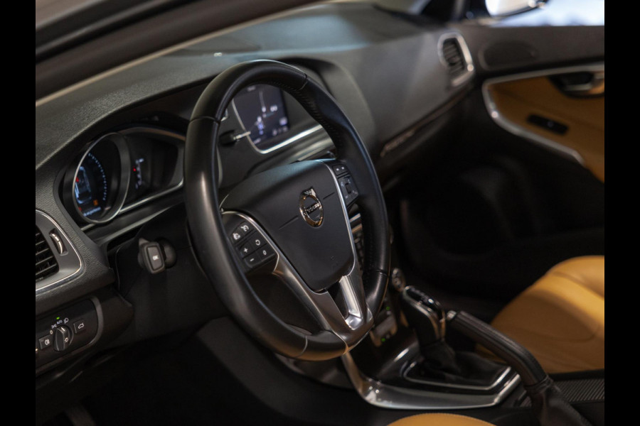 Volvo V40 Cross Country 1.5 T3 Polar+ Luxury / 152pk / Panorama dak / Leder / Achteruitrij camera /