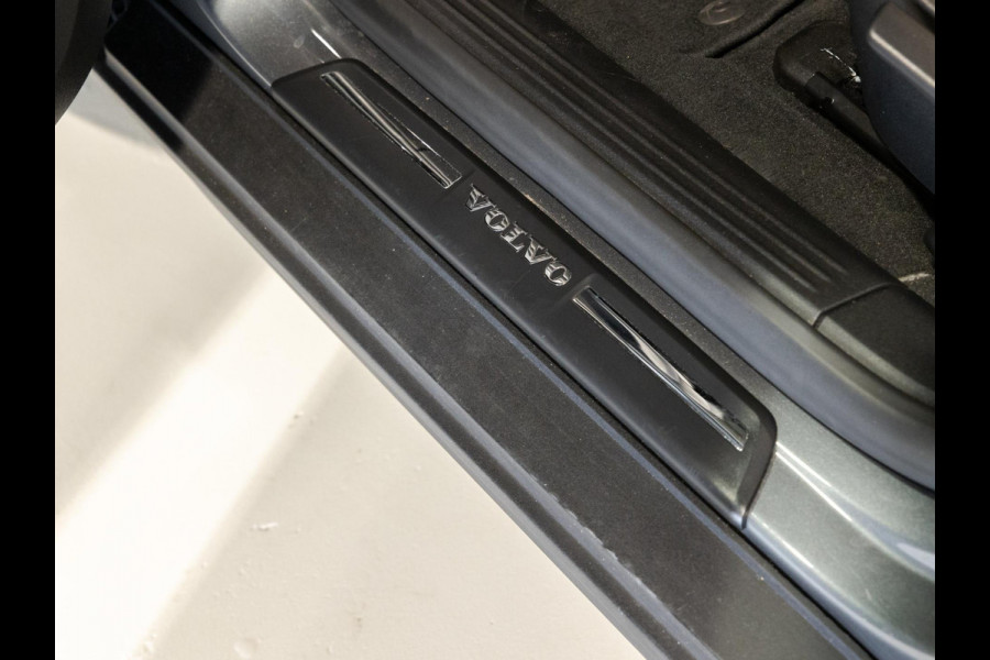 Volvo V40 Cross Country 1.5 T3 Polar+ Luxury / 152pk / Panorama dak / Leder / Achteruitrij camera /