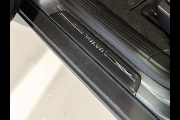 Volvo V40 Cross Country 1.5 T3 Polar+ Luxury / 152pk / Panorama dak / Leder / Achteruitrij camera /