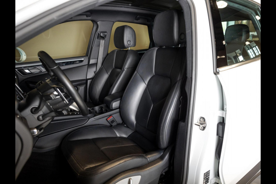 Porsche Macan 3.0 S / 340pk / Panorama dak / Trekhaak / Stoelverwarming /
