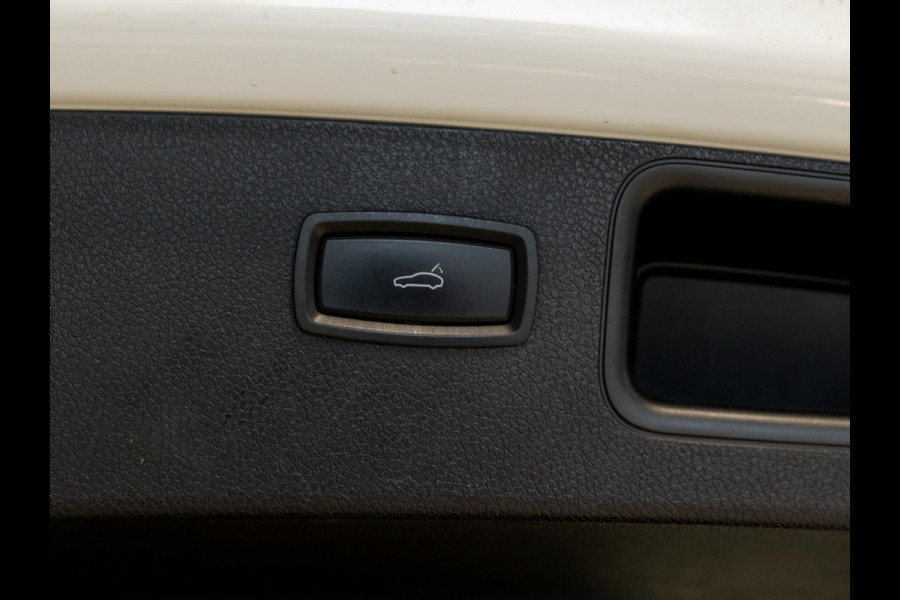 Porsche Macan 3.0 S / 340pk / Panorama dak / Trekhaak / Stoelverwarming /