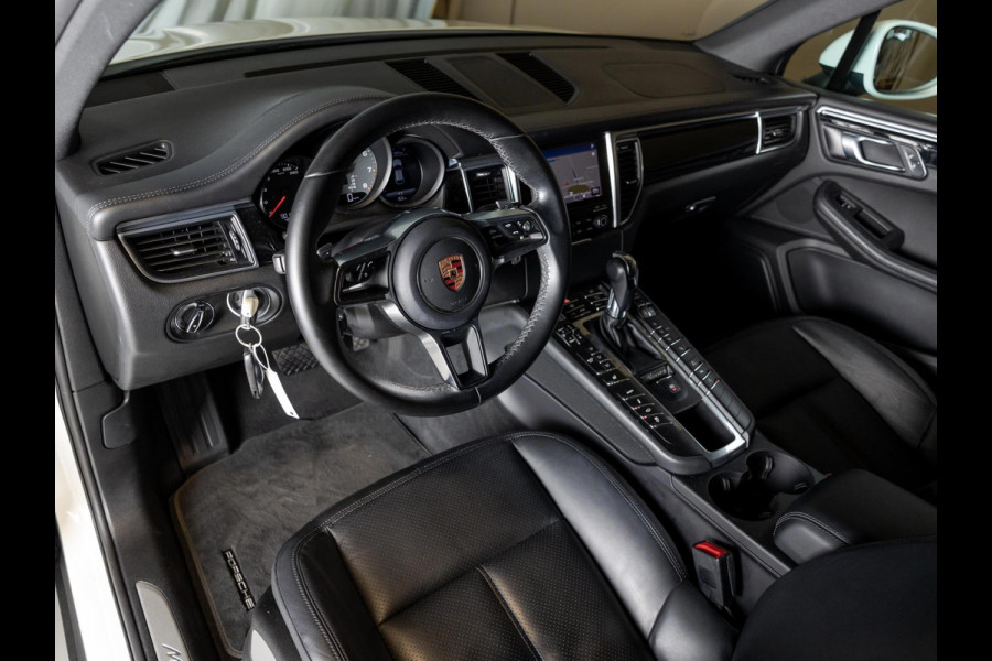 Porsche Macan 3.0 S / 340pk / Panorama dak / Trekhaak / Stoelverwarming /
