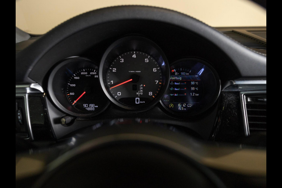 Porsche Macan 3.0 S / 340pk / Panorama dak / Trekhaak / Stoelverwarming /