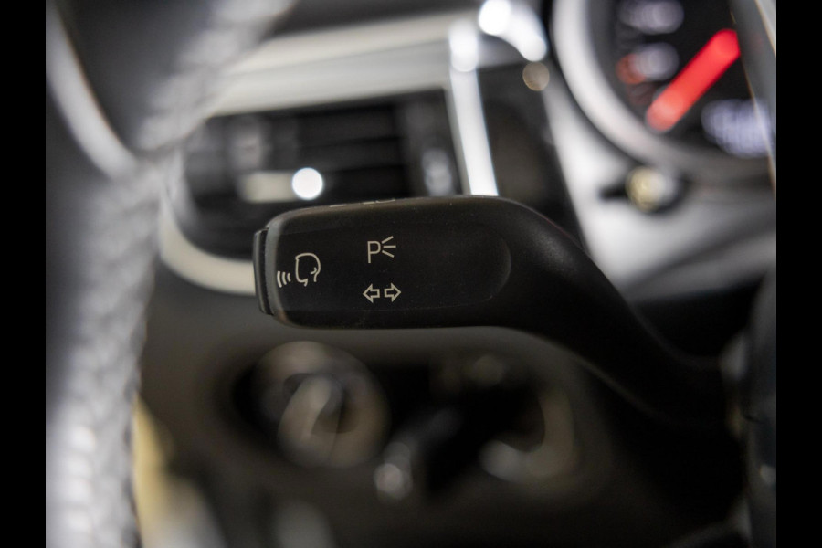 Porsche Macan 3.0 S / 340pk / Panorama dak / Trekhaak / Stoelverwarming /