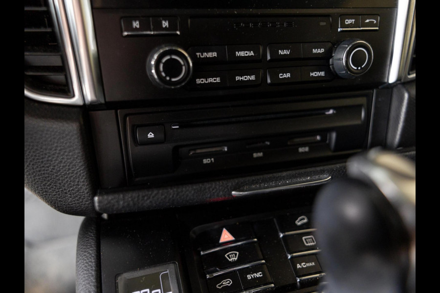 Porsche Macan 3.0 S / 340pk / Panorama dak / Trekhaak / Stoelverwarming /