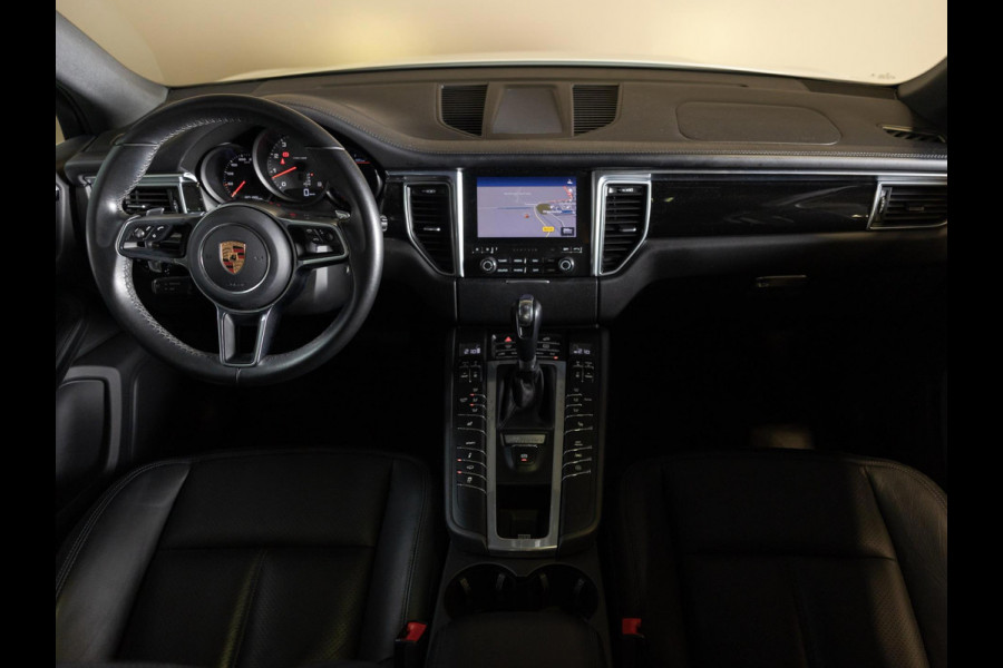 Porsche Macan 3.0 S / 340pk / Panorama dak / Trekhaak / Stoelverwarming /