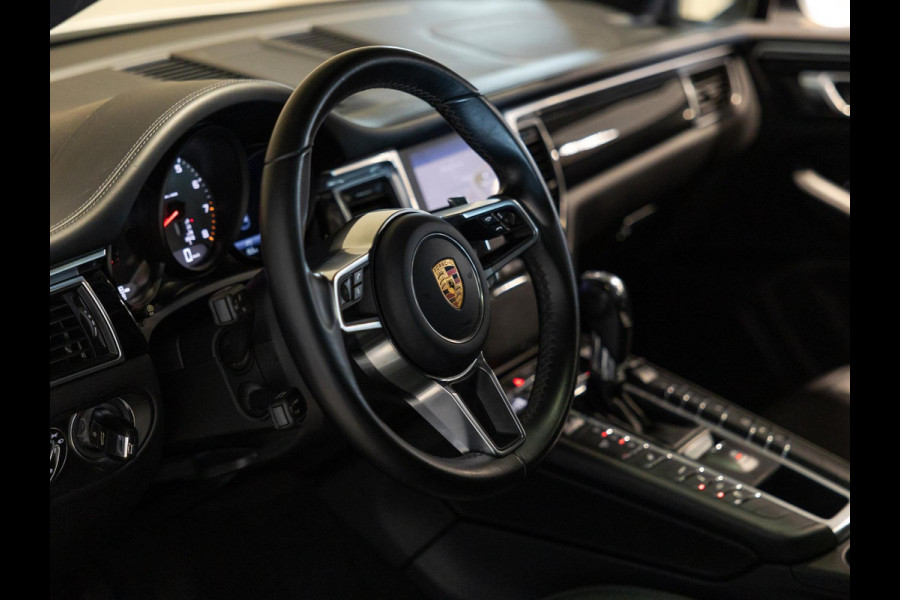 Porsche Macan 3.0 S / 340pk / Panorama dak / Trekhaak / Stoelverwarming /