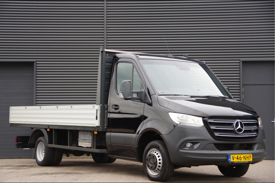 Mercedes-Benz Sprinter 519 3.0 CDI V6 L3 AUT. OPEN LAADBAK, 3.5T TREKHAAK, STANDKACHEL, CAMERA, MBUX 10'', LEDER STUUR, NAVI, CLIMA Mercedes-Benz Sprinter 519 3.0 CDI V6 L3 AUT. OPEN LAADBAK, 3.5T TREKHAAK, STANDKACHEL, CAMERA, MBUX 10'', LEDER STUUR, NAVI, CLIMA