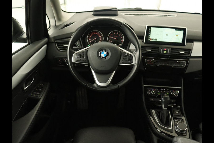 BMW 2 Serie Active Tourer 218i Corporate Lease High Executive | Leder | Cruise Control | Stoelverwarming | Head-up | Elektrische achterklep | Xenon BMW 2 Serie Active Tourer 218i Corporate Lease High Executive | Leder | Cruise Control | Stoelverwarming | Head-up | Elektrische achterklep | Xenon