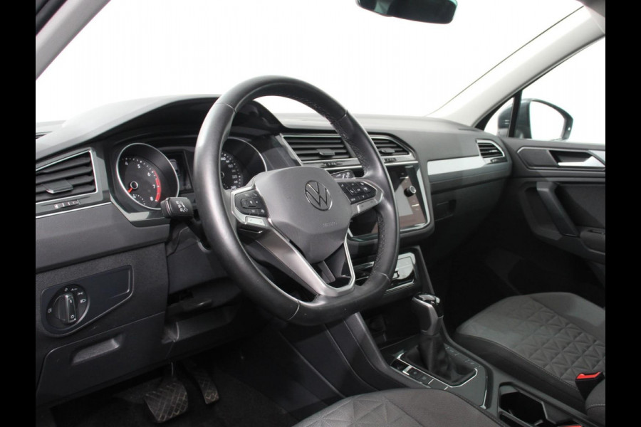 Volkswagen Tiguan 1.5 TSI DSG 150pk Life | Navigatie | Apple Carplay/Android Auto | Parkeersensoren | Adaptive cruise Control | Wegklapbare Trekhaak | Stoel- en stuurverwarming | Ledverlichting | Getinte ramen | Climate Control Volkswagen Tiguan 1.5 TSI DSG 150pk Life | Navigatie | Apple Carplay/Android Auto | Parkeersensoren | Adaptive cruise Control | Wegklapbare Trekhaak | Stoel- en stuurverwarming | Ledverlichting | Getinte ramen | Climate Control