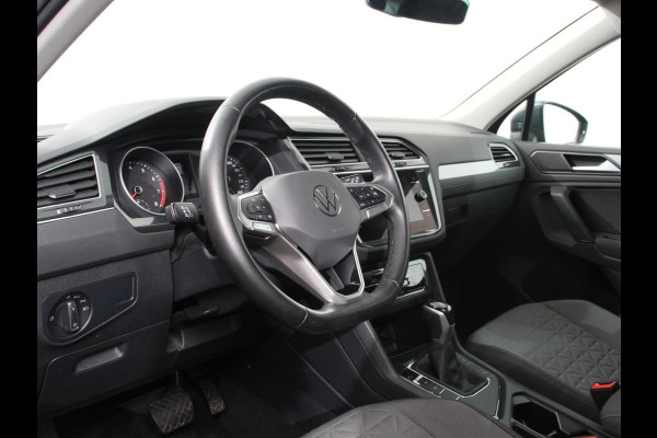 Volkswagen Tiguan 1.5 TSI DSG 150pk Life | Navigatie | Apple Carplay/Android Auto | Parkeersensoren | Adaptive cruise Control | Wegklapbare Trekhaak | Stoel- en stuurverwarming | Ledverlichting | Getinte ramen | Climate Control Volkswagen Tiguan 1.5 TSI DSG 150pk Life | Navigatie | Apple Carplay/Android Auto | Parkeersensoren | Adaptive cruise Control | Wegklapbare Trekhaak | Stoel- en stuurverwarming | Ledverlichting | Getinte ramen | Climate Control