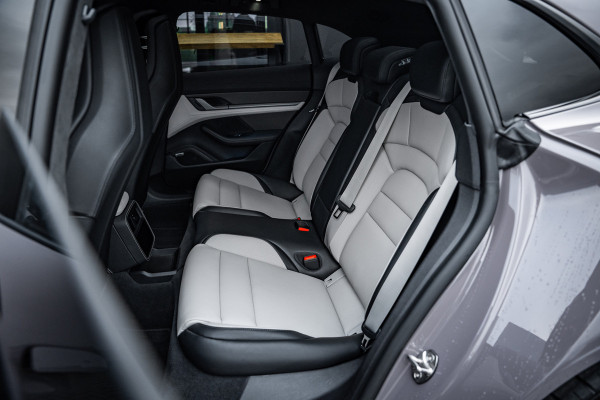 Porsche Taycan Sport Turismo 4S 89 kWh - MY24 l Sport Chrono | Panorama | Bose | Stoelkoeling | Memory