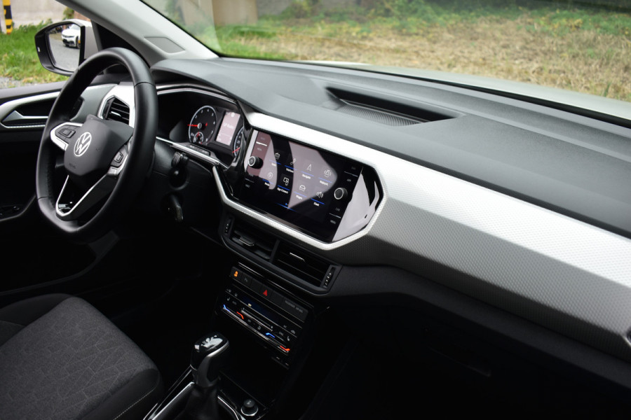 Volkswagen T-Cross TSI 110PK DSG LIFE MOVE NAVI/CARPLAY/PARKEERSENSOREN