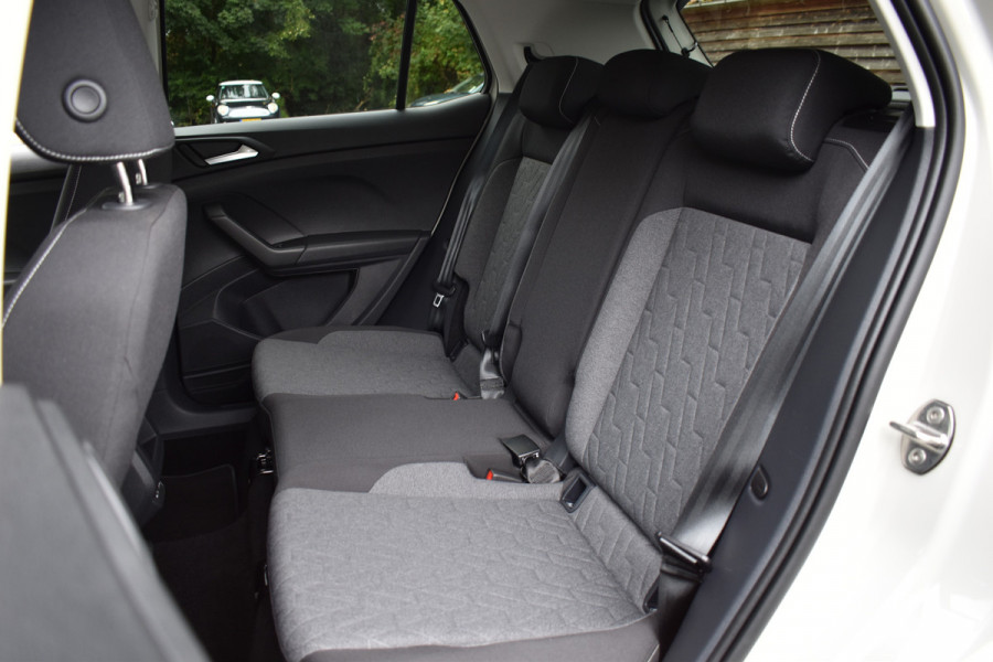 Volkswagen T-Cross TSI 110PK DSG LIFE MOVE NAVI/CARPLAY/PARKEERSENSOREN