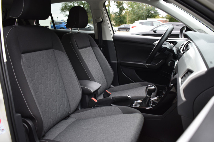 Volkswagen T-Cross TSI 110PK DSG LIFE MOVE NAVI/CARPLAY/PARKEERSENSOREN