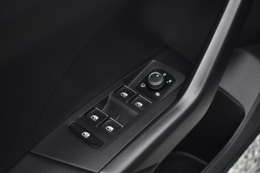 Volkswagen T-Cross TSI 110PK DSG LIFE MOVE NAVI/CARPLAY/PARKEERSENSOREN