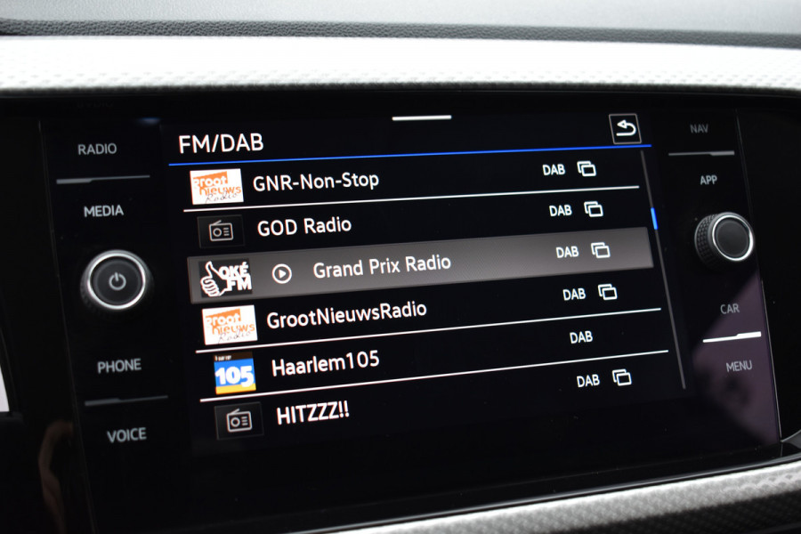 Volkswagen T-Cross TSI 110PK DSG LIFE MOVE NAVI/CARPLAY/PARKEERSENSOREN