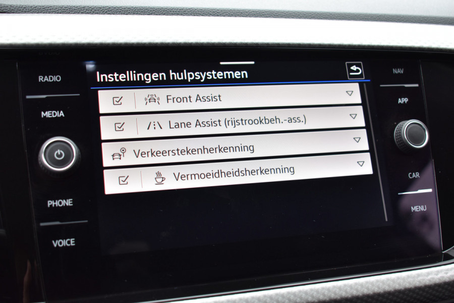 Volkswagen T-Cross TSI 110PK DSG LIFE MOVE NAVI/CARPLAY/PARKEERSENSOREN