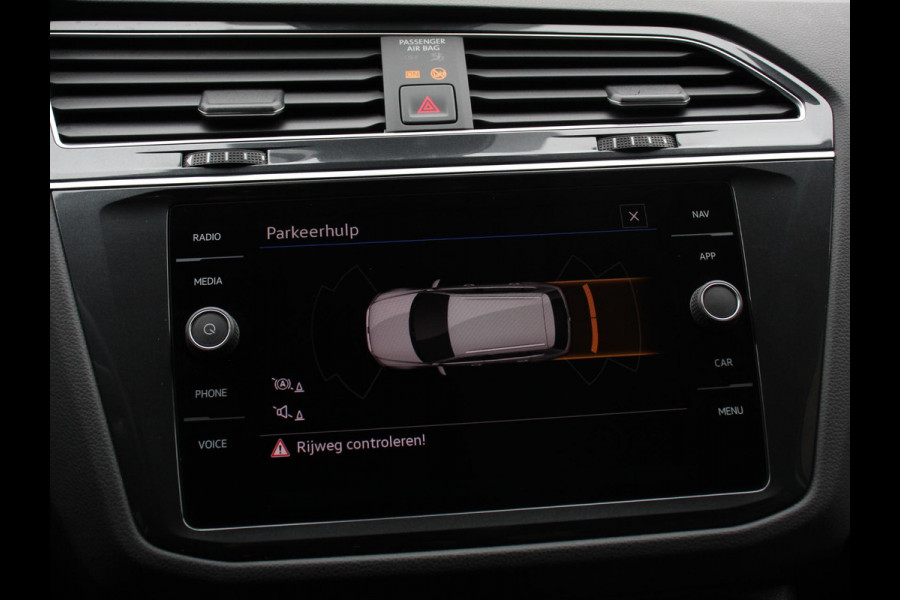 Volkswagen Tiguan 1.5 TSI DSG 150pk Life | Navigatie | Apple Carplay/Android Auto | Parkeersensoren | Adaptive cruise Control | Wegklapbare Trekhaak | Stoel- en stuurverwarming | Ledverlichting | Getinte ramen | Climate Control Volkswagen Tiguan 1.5 TSI DSG 150pk Life | Navigatie | Apple Carplay/Android Auto | Parkeersensoren | Adaptive cruise Control | Wegklapbare Trekhaak | Stoel- en stuurverwarming | Ledverlichting | Getinte ramen | Climate Control