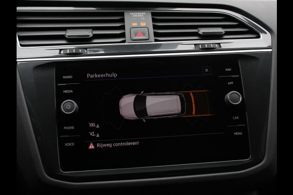 Volkswagen Tiguan 1.5 TSI DSG 150pk Life | Navigatie | Apple Carplay/Android Auto | Parkeersensoren | Adaptive cruise Control | Wegklapbare Trekhaak | Stoel- en stuurverwarming | Ledverlichting | Getinte ramen | Climate Control Volkswagen Tiguan 1.5 TSI DSG 150pk Life | Navigatie | Apple Carplay/Android Auto | Parkeersensoren | Adaptive cruise Control | Wegklapbare Trekhaak | Stoel- en stuurverwarming | Ledverlichting | Getinte ramen | Climate Control