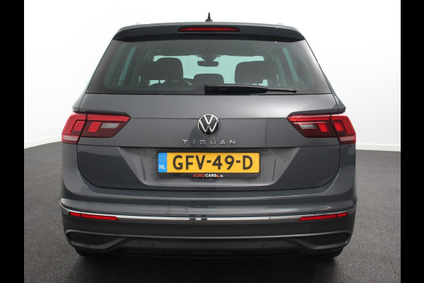Volkswagen Tiguan 1.5 TSI DSG 150pk Life | Navigatie | Apple Carplay/Android Auto | Parkeersensoren | Adaptive cruise Control | Wegklapbare Trekhaak | Stoel- en stuurverwarming | Ledverlichting | Getinte ramen | Climate Control Volkswagen Tiguan 1.5 TSI DSG 150pk Life | Navigatie | Apple Carplay/Android Auto | Parkeersensoren | Adaptive cruise Control | Wegklapbare Trekhaak | Stoel- en stuurverwarming | Ledverlichting | Getinte ramen | Climate Control