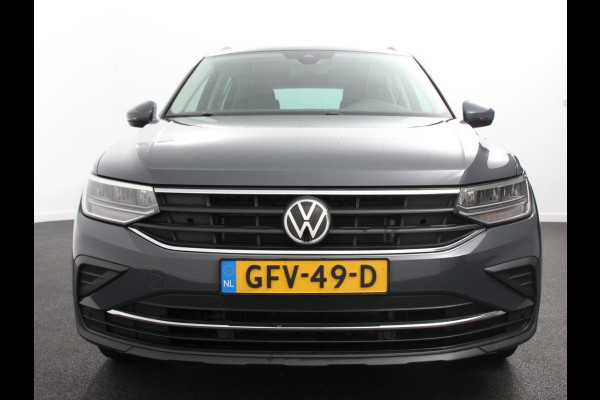 Volkswagen Tiguan 1.5 TSI DSG 150pk Life | Navigatie | Apple Carplay/Android Auto | Parkeersensoren | Adaptive cruise Control | Wegklapbare Trekhaak | Stoel- en stuurverwarming | Ledverlichting | Getinte ramen | Climate Control Volkswagen Tiguan 1.5 TSI DSG 150pk Life | Navigatie | Apple Carplay/Android Auto | Parkeersensoren | Adaptive cruise Control | Wegklapbare Trekhaak | Stoel- en stuurverwarming | Ledverlichting | Getinte ramen | Climate Control