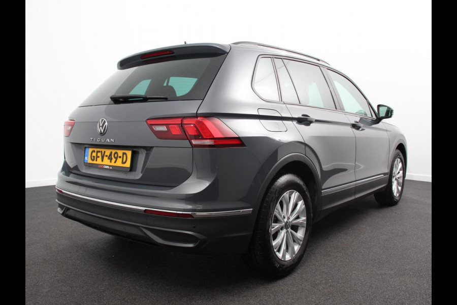 Volkswagen Tiguan 1.5 TSI DSG 150pk Life | Navigatie | Apple Carplay/Android Auto | Parkeersensoren | Adaptive cruise Control | Wegklapbare Trekhaak | Stoel- en stuurverwarming | Ledverlichting | Getinte ramen | Climate Control Volkswagen Tiguan 1.5 TSI DSG 150pk Life | Navigatie | Apple Carplay/Android Auto | Parkeersensoren | Adaptive cruise Control | Wegklapbare Trekhaak | Stoel- en stuurverwarming | Ledverlichting | Getinte ramen | Climate Control