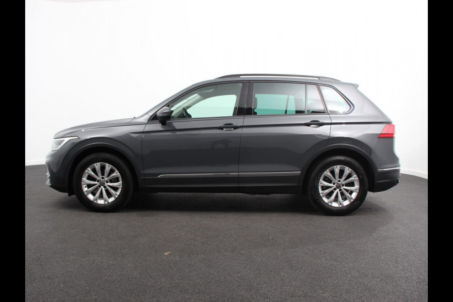 Volkswagen Tiguan 1.5 TSI DSG 150pk Life | Navigatie | Apple Carplay/Android Auto | Parkeersensoren | Adaptive cruise Control | Wegklapbare Trekhaak | Stoel- en stuurverwarming | Ledverlichting | Getinte ramen | Climate Control Volkswagen Tiguan 1.5 TSI DSG 150pk Life | Navigatie | Apple Carplay/Android Auto | Parkeersensoren | Adaptive cruise Control | Wegklapbare Trekhaak | Stoel- en stuurverwarming | Ledverlichting | Getinte ramen | Climate Control
