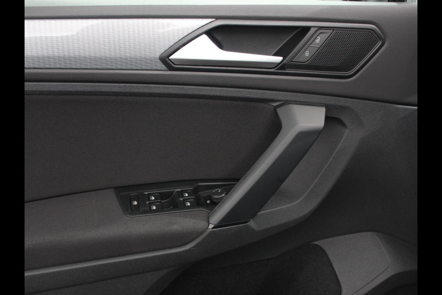 Volkswagen Tiguan 1.5 TSI DSG 150pk Life | Navigatie | Apple Carplay/Android Auto | Parkeersensoren | Adaptive cruise Control | Wegklapbare Trekhaak | Stoel- en stuurverwarming | Ledverlichting | Getinte ramen | Climate Control Volkswagen Tiguan 1.5 TSI DSG 150pk Life | Navigatie | Apple Carplay/Android Auto | Parkeersensoren | Adaptive cruise Control | Wegklapbare Trekhaak | Stoel- en stuurverwarming | Ledverlichting | Getinte ramen | Climate Control