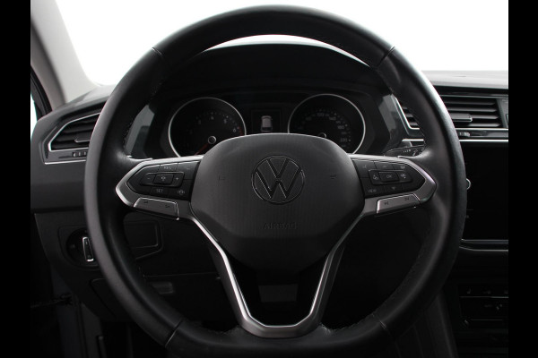 Volkswagen Tiguan 1.5 TSI DSG 150pk Life | Navigatie | Apple Carplay/Android Auto | Parkeersensoren | Adaptive cruise Control | Wegklapbare Trekhaak | Stoel- en stuurverwarming | Ledverlichting | Getinte ramen | Climate Control Volkswagen Tiguan 1.5 TSI DSG 150pk Life | Navigatie | Apple Carplay/Android Auto | Parkeersensoren | Adaptive cruise Control | Wegklapbare Trekhaak | Stoel- en stuurverwarming | Ledverlichting | Getinte ramen | Climate Control