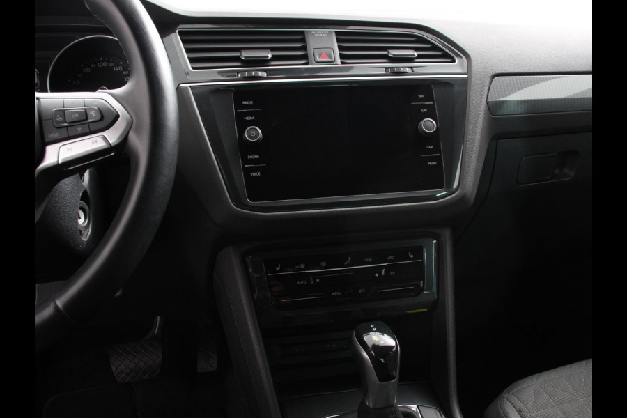 Volkswagen Tiguan 1.5 TSI DSG 150pk Life | Navigatie | Apple Carplay/Android Auto | Parkeersensoren | Adaptive cruise Control | Wegklapbare Trekhaak | Stoel- en stuurverwarming | Ledverlichting | Getinte ramen | Climate Control Volkswagen Tiguan 1.5 TSI DSG 150pk Life | Navigatie | Apple Carplay/Android Auto | Parkeersensoren | Adaptive cruise Control | Wegklapbare Trekhaak | Stoel- en stuurverwarming | Ledverlichting | Getinte ramen | Climate Control