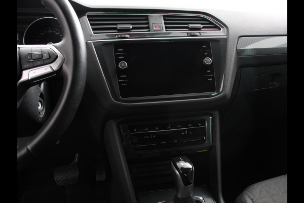 Volkswagen Tiguan 1.5 TSI DSG 150pk Life | Navigatie | Apple Carplay/Android Auto | Parkeersensoren | Adaptive cruise Control | Wegklapbare Trekhaak | Stoel- en stuurverwarming | Ledverlichting | Getinte ramen | Climate Control Volkswagen Tiguan 1.5 TSI DSG 150pk Life | Navigatie | Apple Carplay/Android Auto | Parkeersensoren | Adaptive cruise Control | Wegklapbare Trekhaak | Stoel- en stuurverwarming | Ledverlichting | Getinte ramen | Climate Control