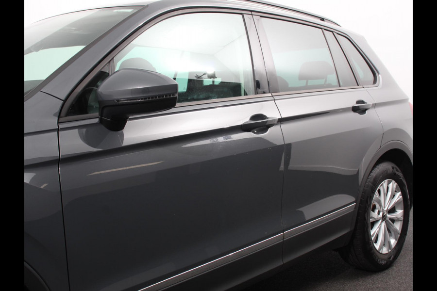 Volkswagen Tiguan 1.5 TSI DSG 150pk Life | Navigatie | Apple Carplay/Android Auto | Parkeersensoren | Adaptive cruise Control | Wegklapbare Trekhaak | Stoel- en stuurverwarming | Ledverlichting | Getinte ramen | Climate Control Volkswagen Tiguan 1.5 TSI DSG 150pk Life | Navigatie | Apple Carplay/Android Auto | Parkeersensoren | Adaptive cruise Control | Wegklapbare Trekhaak | Stoel- en stuurverwarming | Ledverlichting | Getinte ramen | Climate Control
