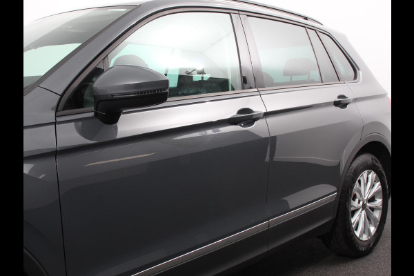 Volkswagen Tiguan 1.5 TSI DSG 150pk Life | Navigatie | Apple Carplay/Android Auto | Parkeersensoren | Adaptive cruise Control | Wegklapbare Trekhaak | Stoel- en stuurverwarming | Ledverlichting | Getinte ramen | Climate Control Volkswagen Tiguan 1.5 TSI DSG 150pk Life | Navigatie | Apple Carplay/Android Auto | Parkeersensoren | Adaptive cruise Control | Wegklapbare Trekhaak | Stoel- en stuurverwarming | Ledverlichting | Getinte ramen | Climate Control