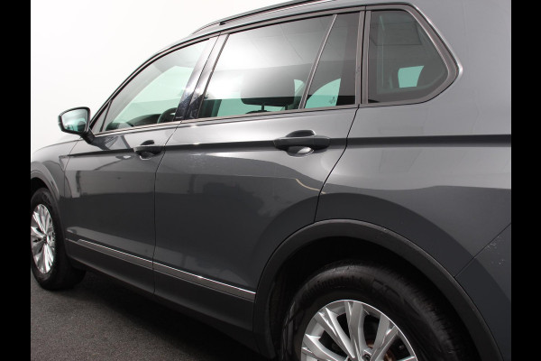 Volkswagen Tiguan 1.5 TSI DSG 150pk Life | Navigatie | Apple Carplay/Android Auto | Parkeersensoren | Adaptive cruise Control | Wegklapbare Trekhaak | Stoel- en stuurverwarming | Ledverlichting | Getinte ramen | Climate Control Volkswagen Tiguan 1.5 TSI DSG 150pk Life | Navigatie | Apple Carplay/Android Auto | Parkeersensoren | Adaptive cruise Control | Wegklapbare Trekhaak | Stoel- en stuurverwarming | Ledverlichting | Getinte ramen | Climate Control