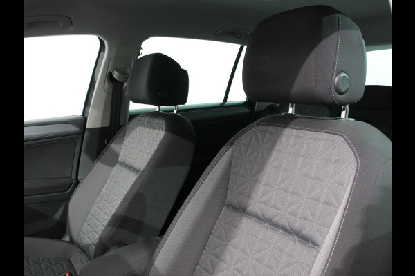 Volkswagen Tiguan 1.5 TSI DSG 150pk Life | Navigatie | Apple Carplay/Android Auto | Parkeersensoren | Adaptive cruise Control | Wegklapbare Trekhaak | Stoel- en stuurverwarming | Ledverlichting | Getinte ramen | Climate Control Volkswagen Tiguan 1.5 TSI DSG 150pk Life | Navigatie | Apple Carplay/Android Auto | Parkeersensoren | Adaptive cruise Control | Wegklapbare Trekhaak | Stoel- en stuurverwarming | Ledverlichting | Getinte ramen | Climate Control