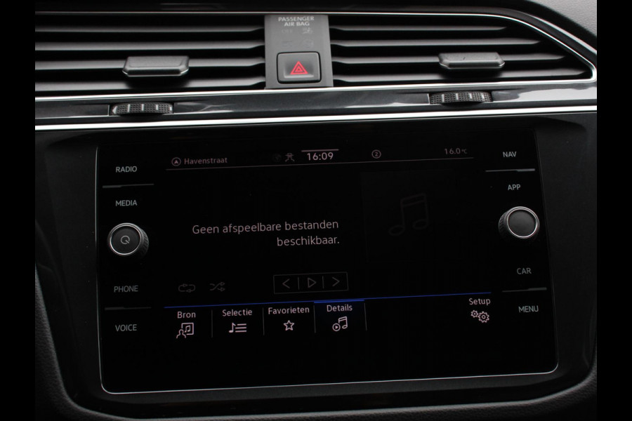Volkswagen Tiguan 1.5 TSI DSG 150pk Life | Navigatie | Apple Carplay/Android Auto | Parkeersensoren | Adaptive cruise Control | Wegklapbare Trekhaak | Stoel- en stuurverwarming | Ledverlichting | Getinte ramen | Climate Control Volkswagen Tiguan 1.5 TSI DSG 150pk Life | Navigatie | Apple Carplay/Android Auto | Parkeersensoren | Adaptive cruise Control | Wegklapbare Trekhaak | Stoel- en stuurverwarming | Ledverlichting | Getinte ramen | Climate Control
