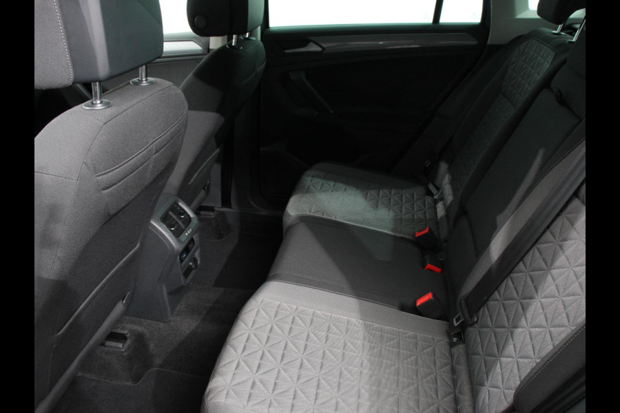Volkswagen Tiguan 1.5 TSI DSG 150pk Life | Navigatie | Apple Carplay/Android Auto | Parkeersensoren | Adaptive cruise Control | Wegklapbare Trekhaak | Stoel- en stuurverwarming | Ledverlichting | Getinte ramen | Climate Control Volkswagen Tiguan 1.5 TSI DSG 150pk Life | Navigatie | Apple Carplay/Android Auto | Parkeersensoren | Adaptive cruise Control | Wegklapbare Trekhaak | Stoel- en stuurverwarming | Ledverlichting | Getinte ramen | Climate Control