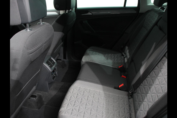 Volkswagen Tiguan 1.5 TSI DSG 150pk Life | Navigatie | Apple Carplay/Android Auto | Parkeersensoren | Adaptive cruise Control | Wegklapbare Trekhaak | Stoel- en stuurverwarming | Ledverlichting | Getinte ramen | Climate Control Volkswagen Tiguan 1.5 TSI DSG 150pk Life | Navigatie | Apple Carplay/Android Auto | Parkeersensoren | Adaptive cruise Control | Wegklapbare Trekhaak | Stoel- en stuurverwarming | Ledverlichting | Getinte ramen | Climate Control