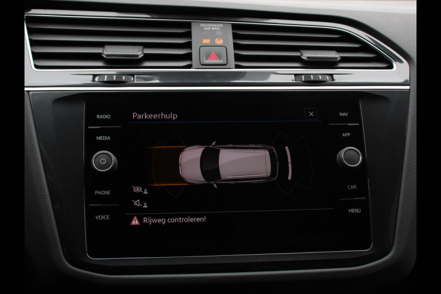 Volkswagen Tiguan 1.5 TSI DSG 150pk Life | Navigatie | Apple Carplay/Android Auto | Parkeersensoren | Adaptive cruise Control | Wegklapbare Trekhaak | Stoel- en stuurverwarming | Ledverlichting | Getinte ramen | Climate Control Volkswagen Tiguan 1.5 TSI DSG 150pk Life | Navigatie | Apple Carplay/Android Auto | Parkeersensoren | Adaptive cruise Control | Wegklapbare Trekhaak | Stoel- en stuurverwarming | Ledverlichting | Getinte ramen | Climate Control