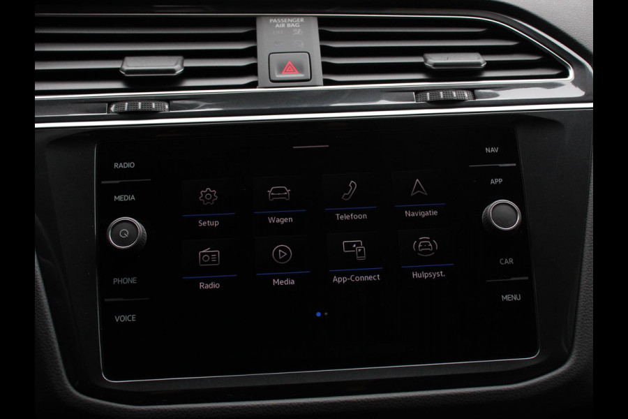 Volkswagen Tiguan 1.5 TSI DSG 150pk Life | Navigatie | Apple Carplay/Android Auto | Parkeersensoren | Adaptive cruise Control | Wegklapbare Trekhaak | Stoel- en stuurverwarming | Ledverlichting | Getinte ramen | Climate Control Volkswagen Tiguan 1.5 TSI DSG 150pk Life | Navigatie | Apple Carplay/Android Auto | Parkeersensoren | Adaptive cruise Control | Wegklapbare Trekhaak | Stoel- en stuurverwarming | Ledverlichting | Getinte ramen | Climate Control