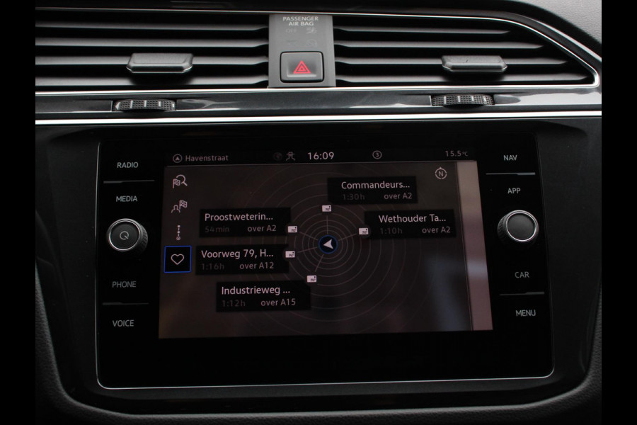 Volkswagen Tiguan 1.5 TSI DSG 150pk Life | Navigatie | Apple Carplay/Android Auto | Parkeersensoren | Adaptive cruise Control | Wegklapbare Trekhaak | Stoel- en stuurverwarming | Ledverlichting | Getinte ramen | Climate Control Volkswagen Tiguan 1.5 TSI DSG 150pk Life | Navigatie | Apple Carplay/Android Auto | Parkeersensoren | Adaptive cruise Control | Wegklapbare Trekhaak | Stoel- en stuurverwarming | Ledverlichting | Getinte ramen | Climate Control