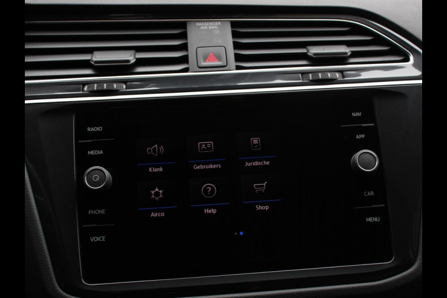 Volkswagen Tiguan 1.5 TSI DSG 150pk Life | Navigatie | Apple Carplay/Android Auto | Parkeersensoren | Adaptive cruise Control | Wegklapbare Trekhaak | Stoel- en stuurverwarming | Ledverlichting | Getinte ramen | Climate Control Volkswagen Tiguan 1.5 TSI DSG 150pk Life | Navigatie | Apple Carplay/Android Auto | Parkeersensoren | Adaptive cruise Control | Wegklapbare Trekhaak | Stoel- en stuurverwarming | Ledverlichting | Getinte ramen | Climate Control