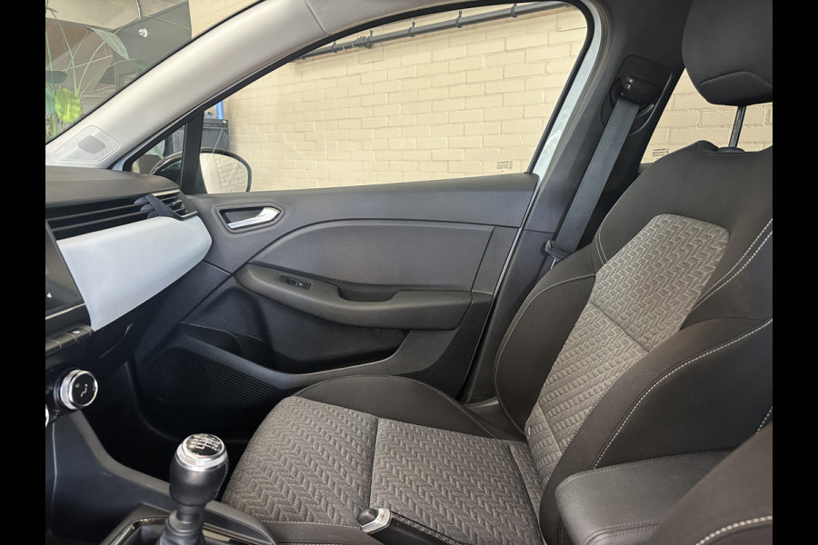 Renault Clio 1.0 TCe 90pk Techno | Navi | Camera | 16" | PDC V+A | Carplay | Renault Clio 1.0 TCe 90pk Techno | Navi | Camera | 16" | PDC V+A | Carplay |