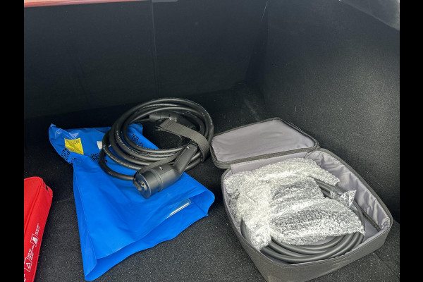 Tesla Model 3 Long Range AWD 78 kWh TREKHAAK | FULL SELFDRIVE | VOLLEDIGE FABRIEKSGARANTIE T/M 12-2027/80.000KM | AANDRIJFLIJN EN ACCU GARANTIE T/M 12-2031