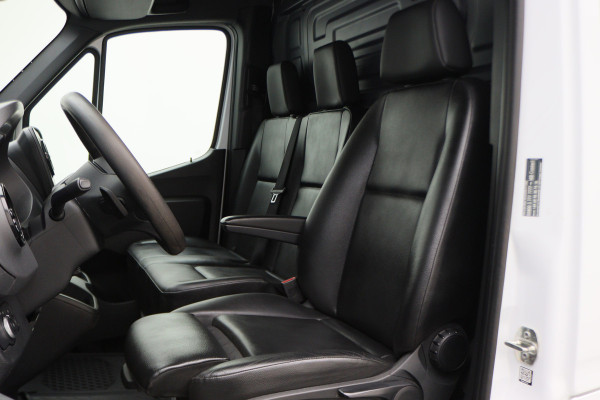 Mercedes-Benz Sprinter 317 CDI Aut. L2H1 3-Zits, Leer, Camera, Standkachel, Apple Carplay, Trekhaak, DAB