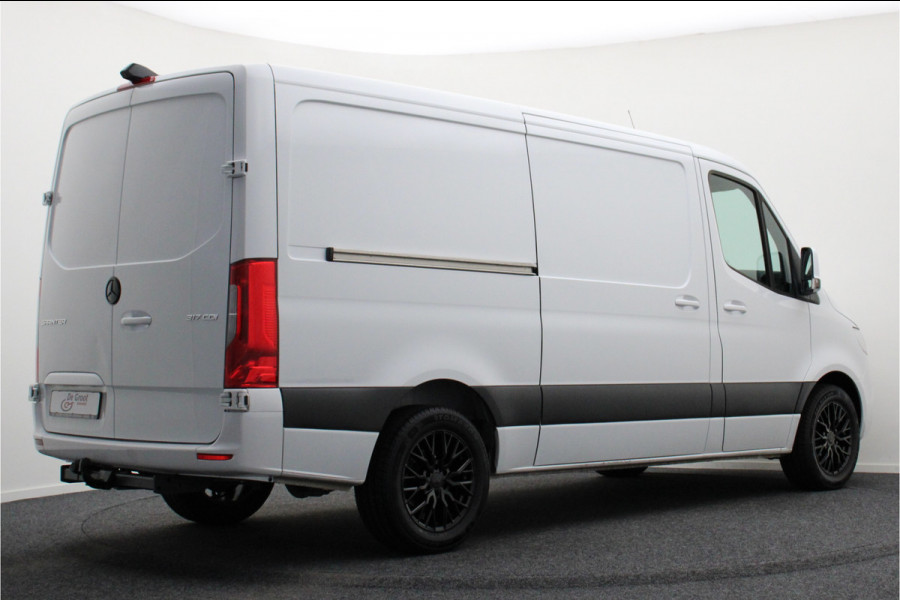 Mercedes-Benz Sprinter 317 CDI Aut. L2H1 3-Zits, Leer, Camera, Standkachel, Apple Carplay, Trekhaak, DAB