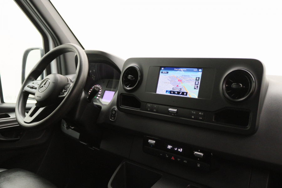 Mercedes-Benz Sprinter 317 CDI Aut. L2H1 3-Zits, Leer, Camera, Standkachel, Apple Carplay, Trekhaak, DAB