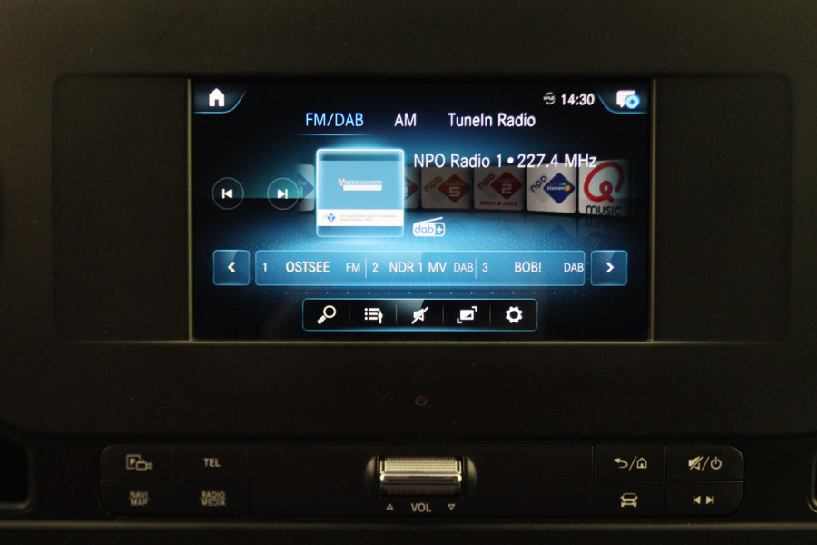 Mercedes-Benz Sprinter 317 CDI Aut. L2H1 3-Zits, Leer, Camera, Standkachel, Apple Carplay, Trekhaak, DAB