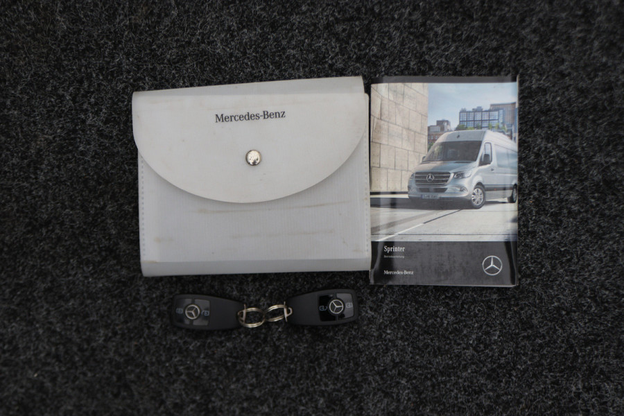 Mercedes-Benz Sprinter 317 CDI Aut. L2H1 3-Zits, Leer, Camera, Standkachel, Apple Carplay, Trekhaak, DAB